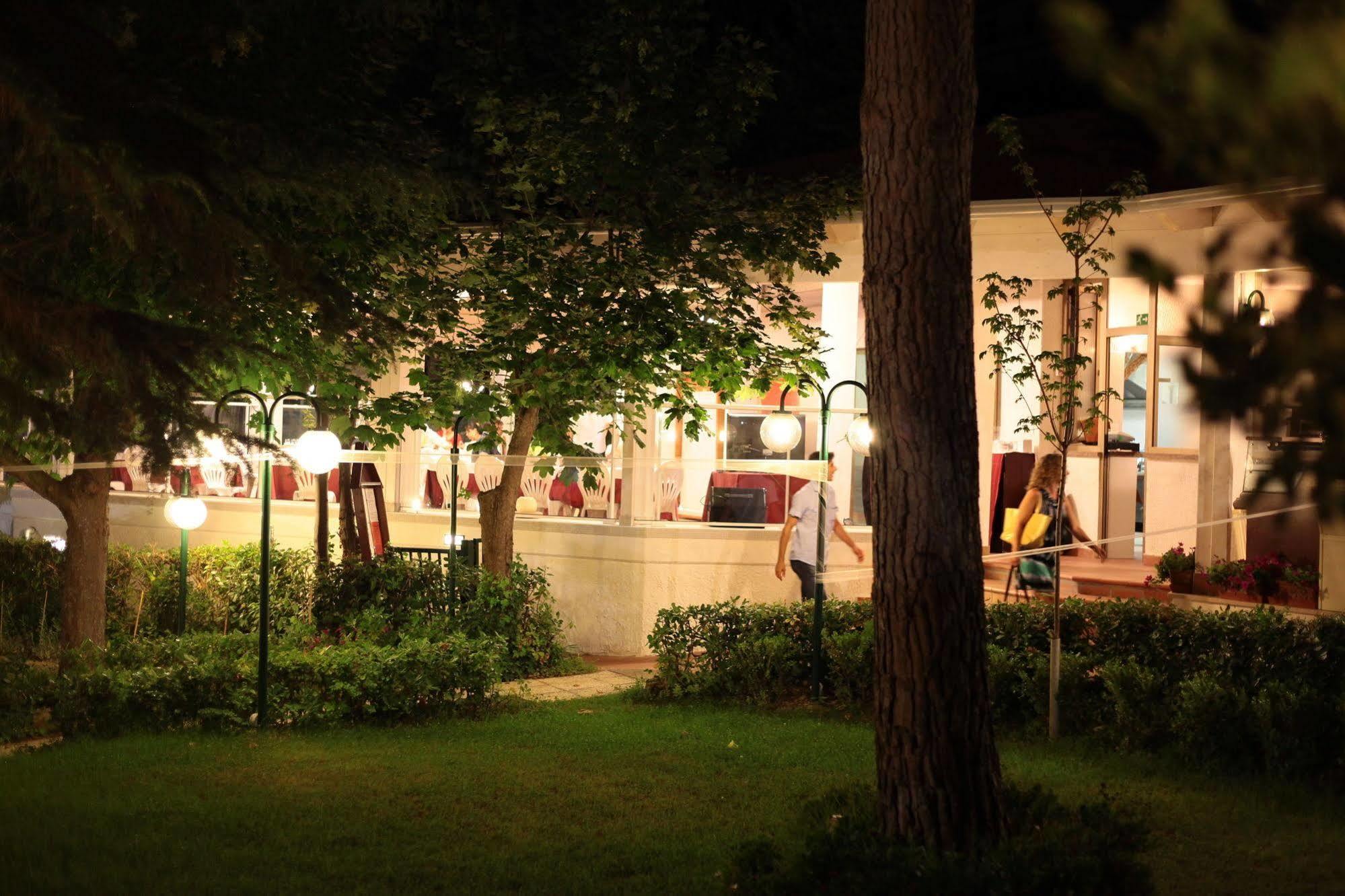 Casa Ferretti Di Ferretti Village Silvi Marina Eksteriør billede